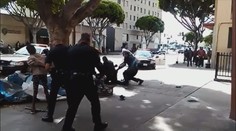 Amerikou otřásla další smrt při policejním zásahu. VIDEO