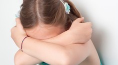 Nechutné! Žena zneužívala tříletou dceru svého přítele
