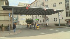 Vytrhal elektrické kabely pro nemocnici. Chtěl jsem jen vypnout kameru, hájí se