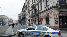 Policisté zachránili život muži, který se před jejich zraky oběsil
