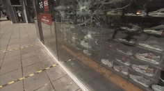 Rabování, dlažební kostky, chaos! Dav ve Stuttgartu zaútočil i na policii