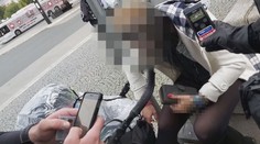 Opilá matka málem vyklopila dítě z kočárku. Nadýchala skoro 2,5 promile