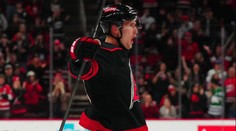 Fantastický Nečas má první hattrick v NHL. Stačilo mu na něj 17 minut