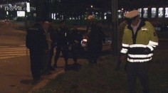 Šílená honička v noční Praze! Poničená drahá auta, drogy i střílející tužka!