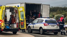Řidiči měli vézt nábytek, místo toho našli migranty. Už to řeší Europol