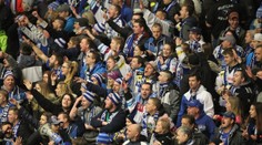 Tvrdost nižší hokejové ligy: Fanoušci se porvali v tramvaji