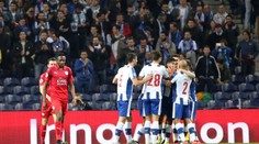 Palba do sítě Leicesteru posunula Porto dál, postupuje i Sevilla