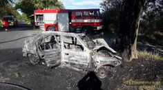 Felicie narazila do stromu a začala hořet. Řidič (78) na místě zemřel