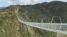 Otevřeli nejdelší visutou lávku na světě. Je ve výšce 175 metrů