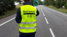 Ekonomičtí migranti řídili dopravu na stavbě, přijela si pro ně policie