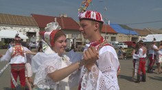 Slavnosti mezi zničenými domy. Na Moravě si užívají oblíbené hody