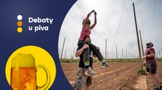 Výčepní vyrazili na chmel. Využili tak čas, kdy nemohli čepovat pivo