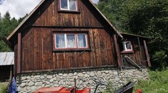 Tři bratři slavili na chatě narozeniny, jeden ubodal druhého