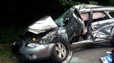 Řidič otáčel auto, smetla ho přijíždějící tatrovka. Nepřežil!