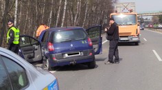 To hlava nebere! Muž naboural na dálnici, nechal tam auto a utekl!