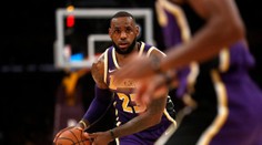 LeBron rozhodl o těsné výhře nad Dallasem! Rose nasázel 50 bodů