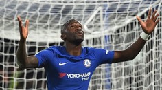 Ve čtvrtfinále ligového poháru je i Chelsea. Končí Tottenham