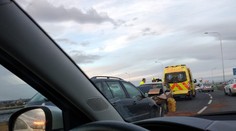 Řidiči nechápali! Na kruhovém objezdu v Opavě se čelně srazila auta
