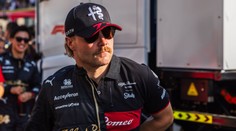 Pilot F1 se svlékl a vydělal miliony. Nafotil se i nahý v lese