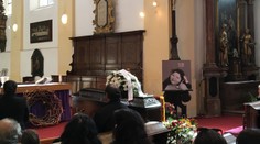 Poslední cesta Věry Bílé: Tisíce lidí se přišly rozloučit! GALERIE