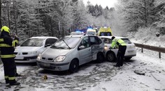 Na Plzeňsku havarovaly desítky řidičů! Sněžení se přesouvá na sever