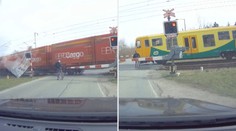 Muž vjel na přejezd za odjíždějícím vlakem. V tu chvíli se přiřítil další!