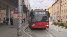 Lidé začali více využívat hromadnou dopravu. Impulsem jsou ceny pohonných hmot