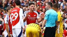 Arsenal poprvé ztratil a jeho hvězda schytala hořkou červenou, Haaland řádil