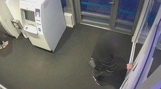 Muž měl v Praze přepadnout banku a odnést stovky tisíc korun. Hrozí mu 10 let