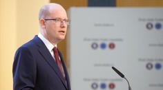 "Zbabělče!" kopou politici do Sobotky. Proč vlastně odstoupil?
