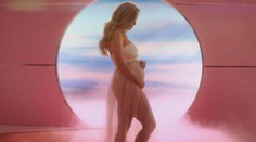 Zpěvačka Katy Perry čeká dítě! Orlando Bloom mezitím natáčí v Praze
