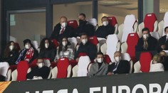 Prymula mluví o lockdownu, sám šel na fotbal. Babiš ho obratem odepsal
