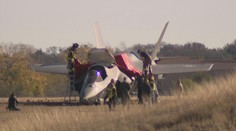 Děsivé záběry z americké vojenské základny. Pilotovi letounu šlo o život