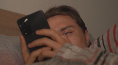 Děti v Česku málo spí. Mohou za to mobily a sociální sítě, tvrdí odborníci