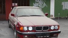 V tomto pancéřovaném BMW jezdil Havel. Může být vaše za 1,5 milionu