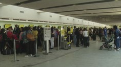 Aerolinky zrušily 9 letů. Na letišti se strhla velká bitka. VIDEO