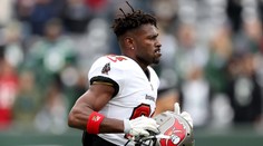 Šílenství v NFL! Hvězdný hráč se svlékl a utekl do šatny během zápasu