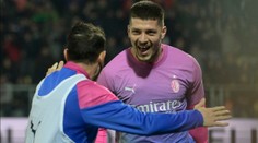 AC Milán zvládl přestřelku s Frosinone a přiblížil se vedoucí dvojce