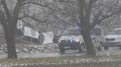 Řidič na Prostějovsku zůstal po havárii zaklíněný v autě, to začalo hořet