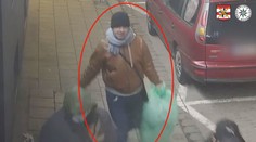 Agresor v Brně surově zkopal muže o berlích. Policie žádá o pomoc
