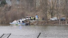 Ve Vltavě našli mrtvolu muže. Kriminalisté zjišťují, co se stalo