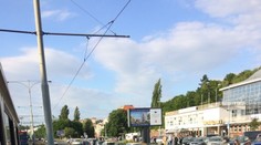 Řidič během záchvatu zapadl na kolejích a zastavil tramvaje