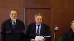 Soudce Studničku (†64) nezavraždili. Zranil se sám a po smrti ho pokousali psi