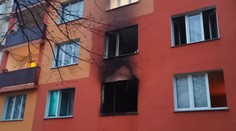 V bytě na Sokolovsku uhořel člověk. Strážníci se nadýchali kouře