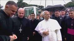 Papež Lev XIV. vyrazil na první zahraniční cestu do Libanonu