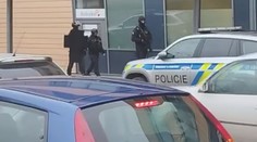 V kladenské nemocnici muž vyhrožoval zbraní. Sám se pak přihlásil policii