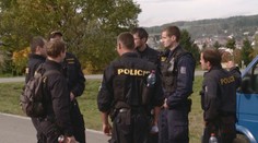U Mácháče řádí zloději. Lidem mizí peníze, mladík skončil s otřesem mozku