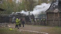 Hasiči zasahovali u požáru skanzenu Řepora v pražských Řeporyjích