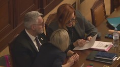 Vláda schválila zákon o úřednících. Má usnadnit jejich výměnu
