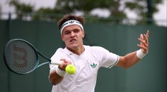 Menšík po bezzubém výkonu končí na Wimbledonu. Padla i Krejčíková